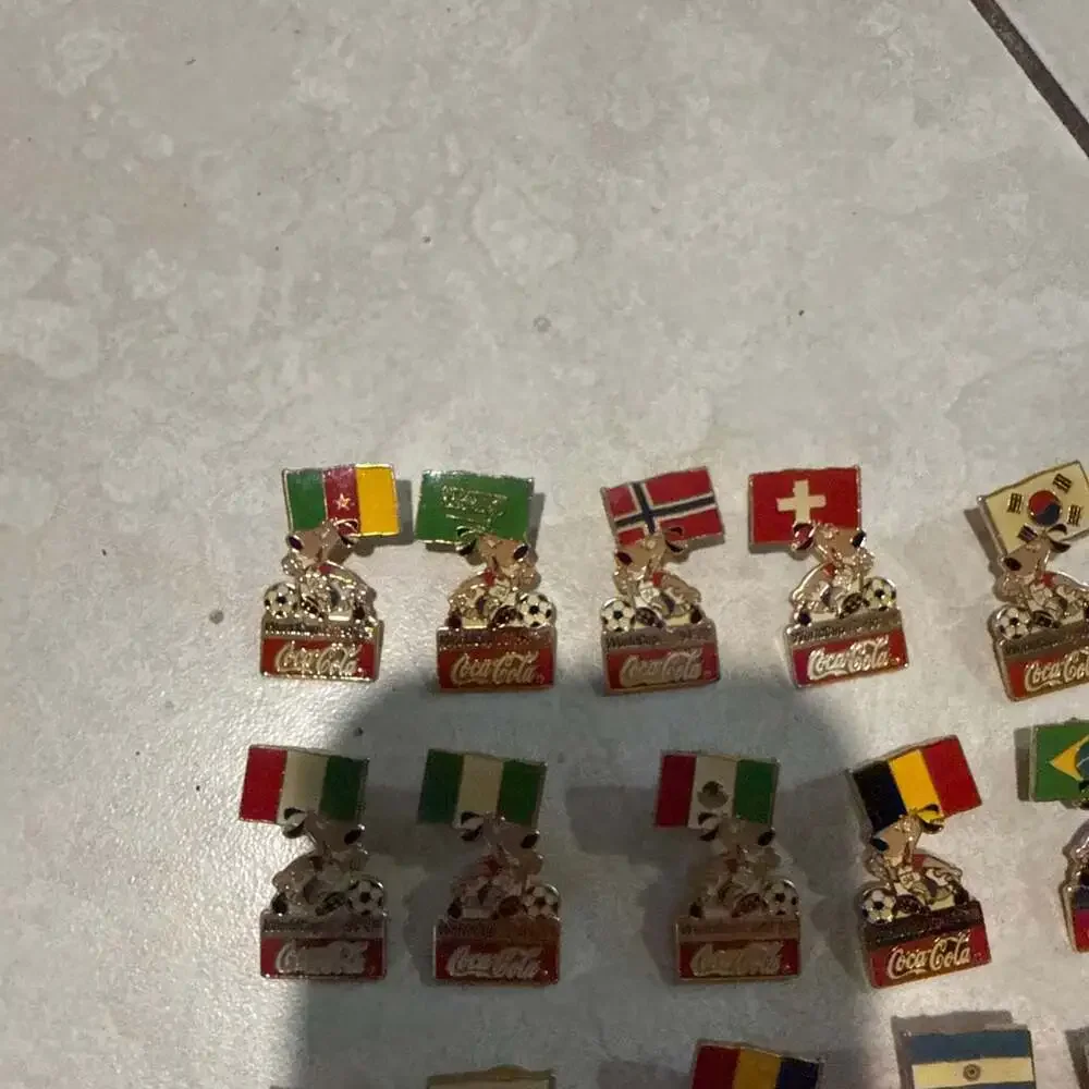 Vintage Coca-Cola 1994 FIFA World Cup USA Striker Mascot Flag Pin Collection - L